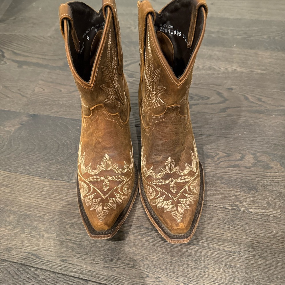 Elegant Brown Western Boots